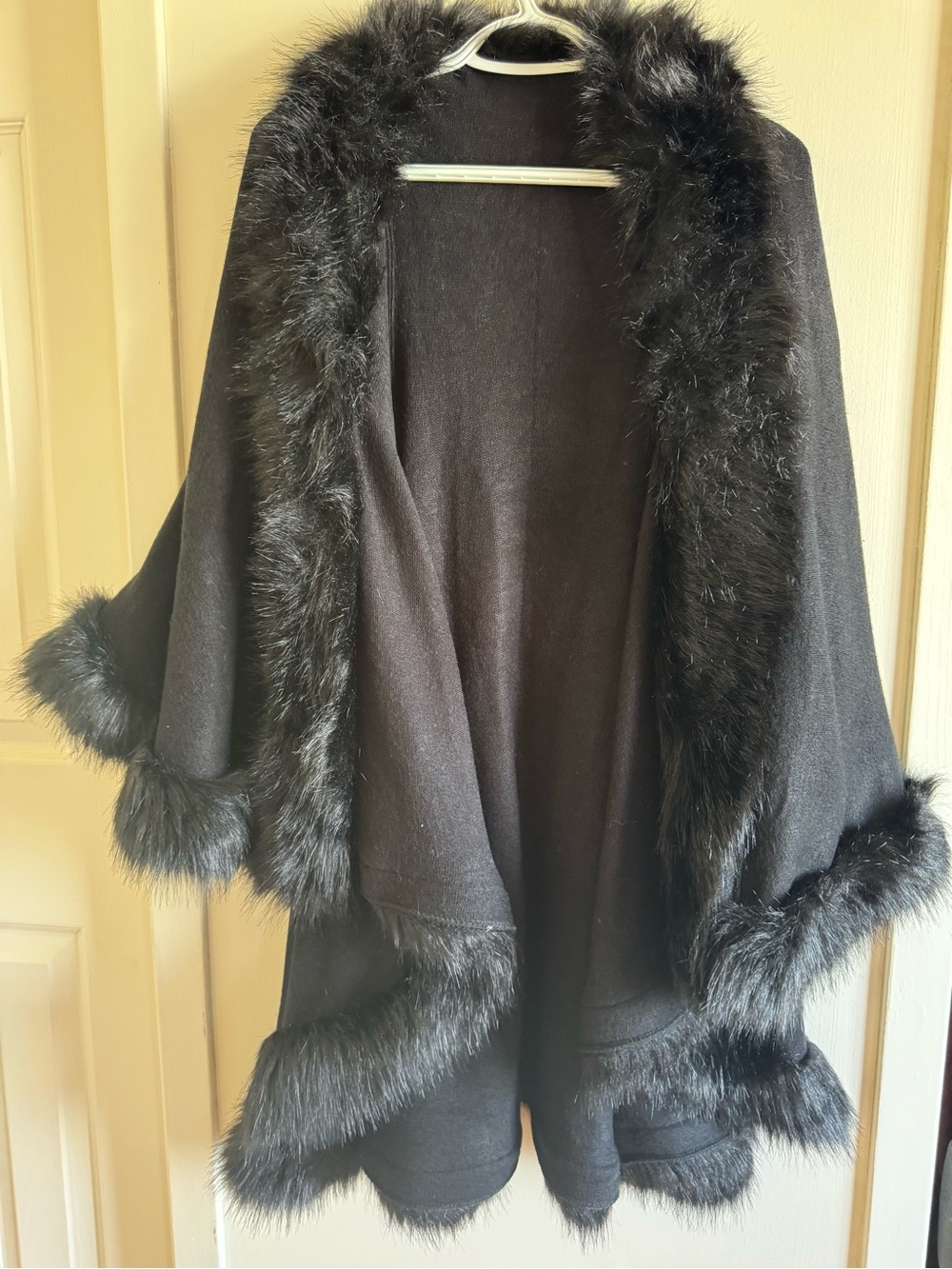 Black Faux-Fur Trim Open Front Sweater Cape